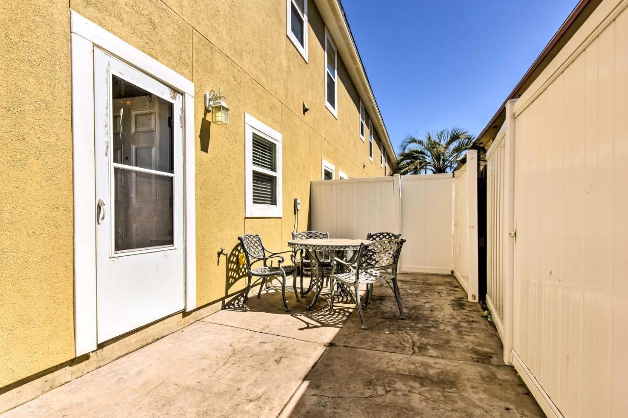 Waterfront Corpus Christi Townhome With Pool And Dock! Exterior photo