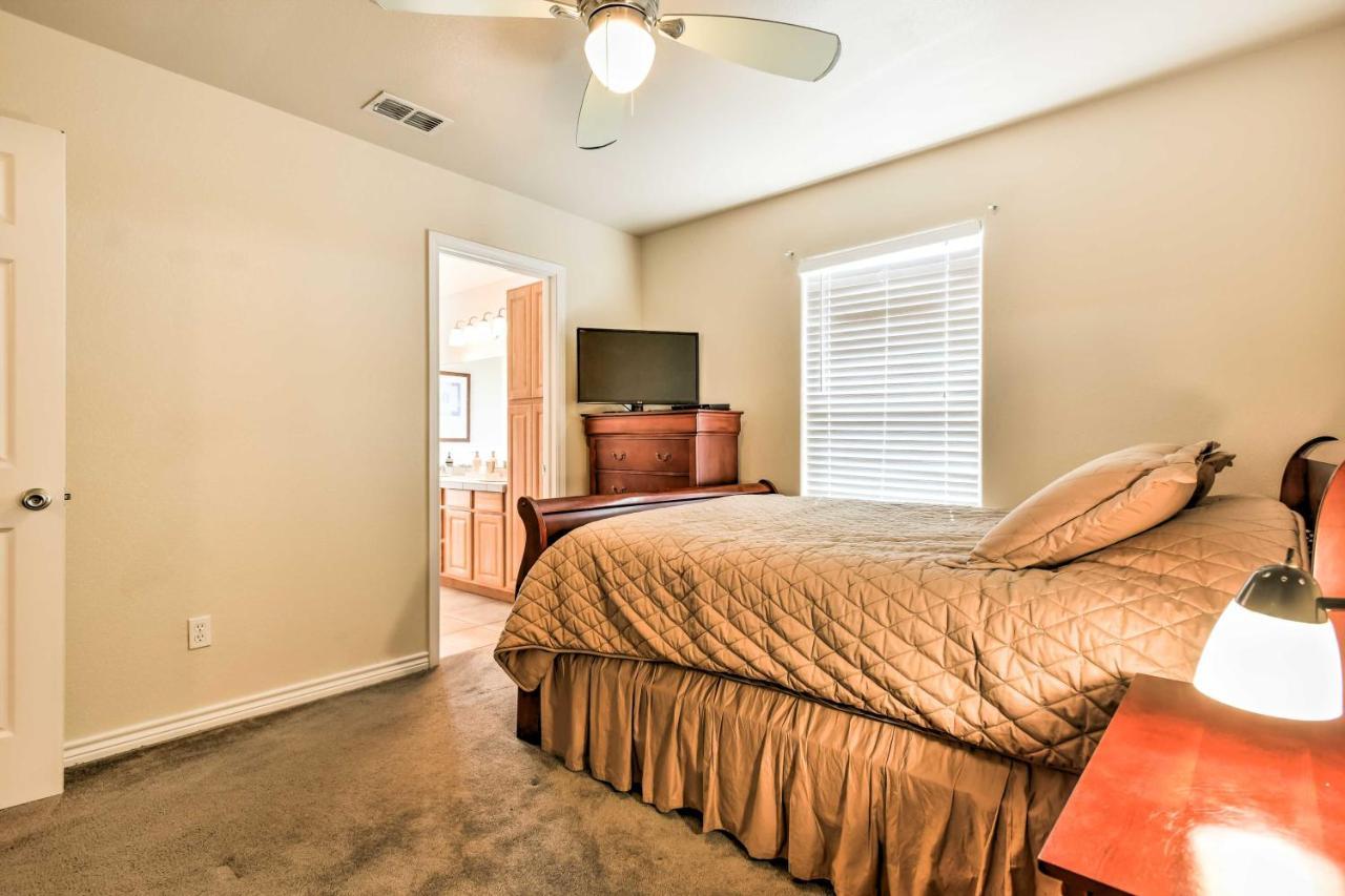 Waterfront Corpus Christi Townhome With Pool And Dock! Exterior photo